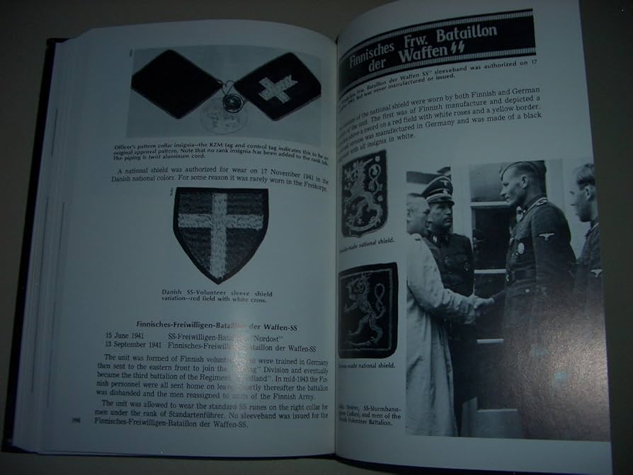 洋書 Cloth Insignia of the SS 81m0PiYgShL._UF350,350_QL50_.jpg
